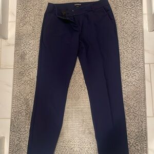 🍷 EXPRESS Columnist business dress slacks. 
￼ Nicely made/tailored, timeless.